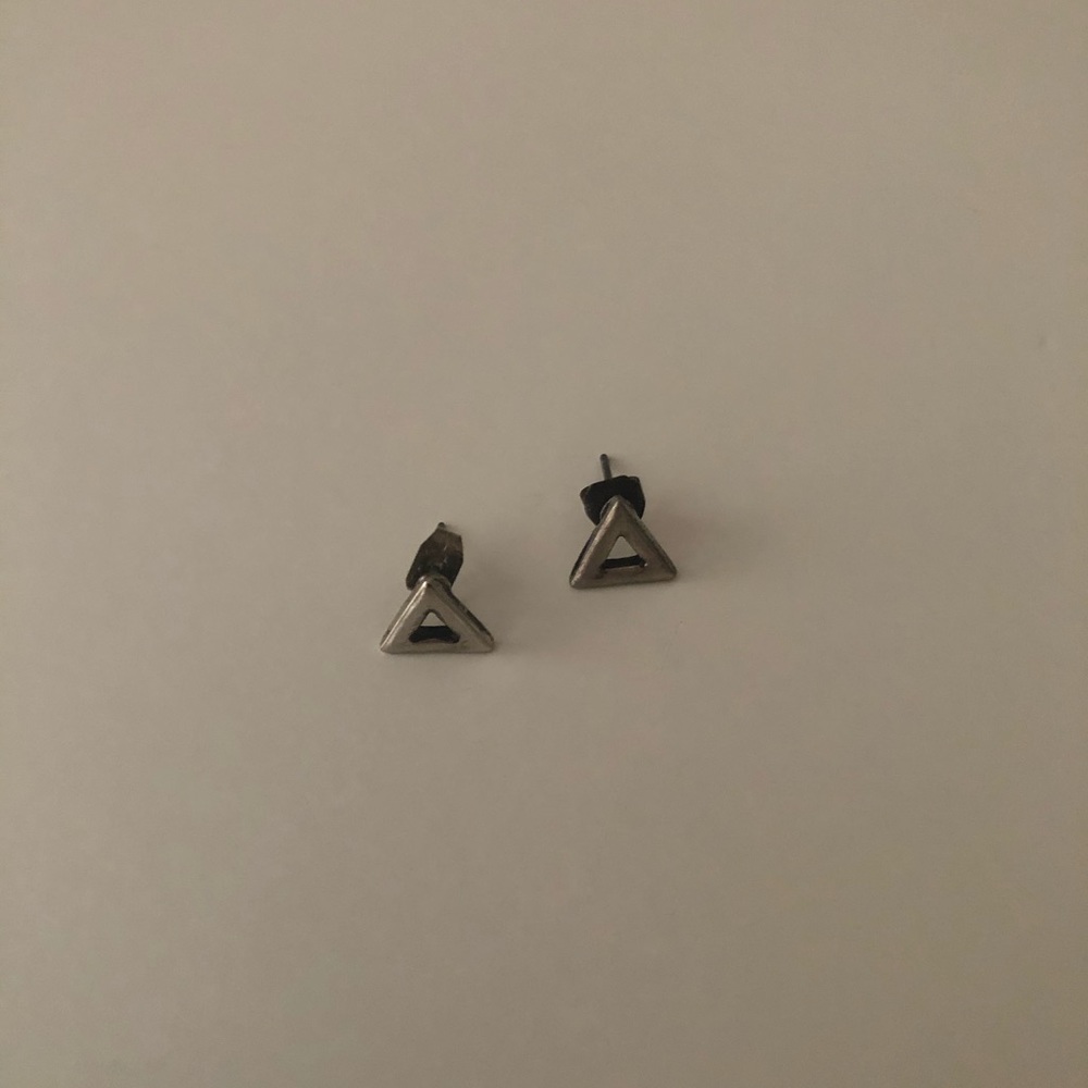5/$25 Triangle studs
